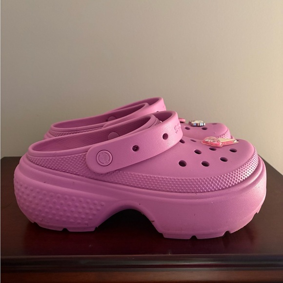 Women’s Lavender Platform Crocs - Picture 3 of 4